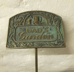 Sign/plaque 'Dads Garden'